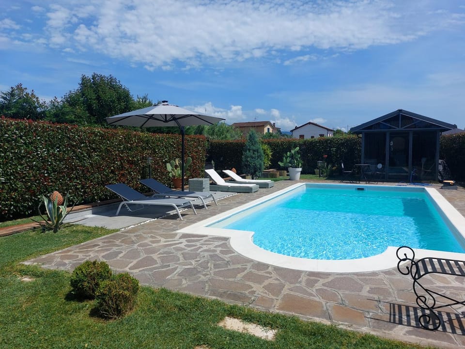 Garden, Garden view, Pool view, Swimming pool, sunbed