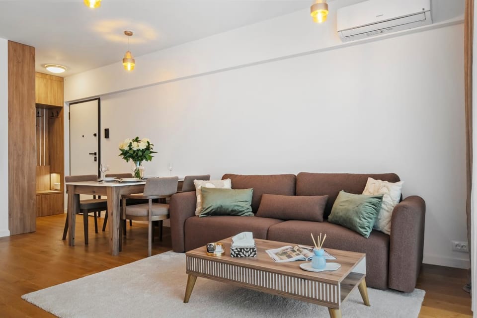 Living room, Seating area, Dining area, air conditioner