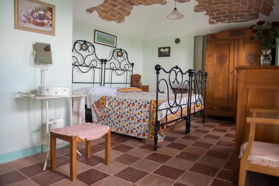Bed, Photo of the whole room