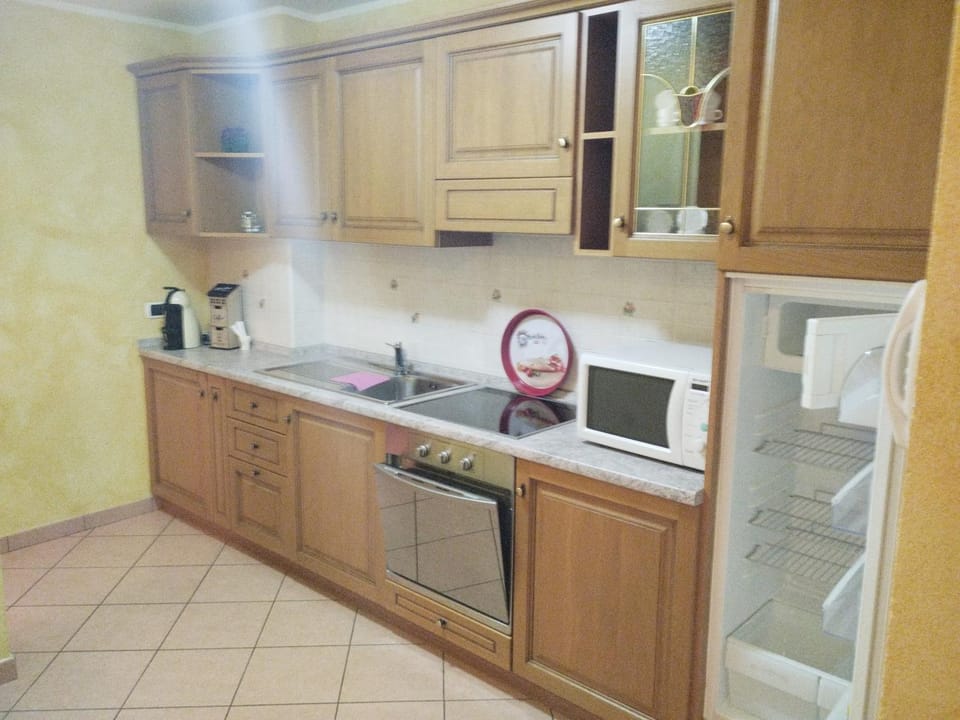 Kitchen or kitchenette, oven, stove