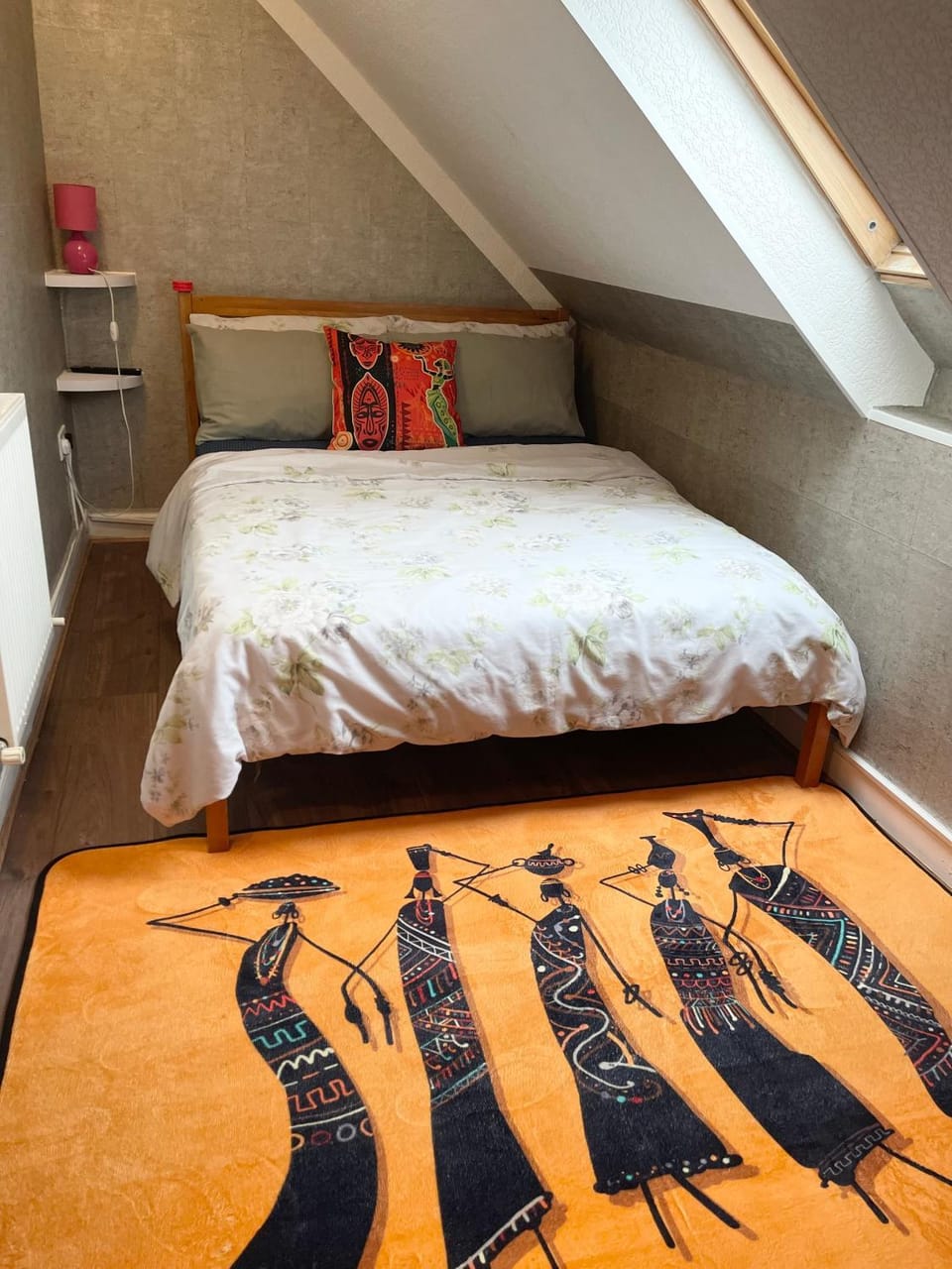 Crescent Loft Apartment - 1 bed Apartment in Ilford