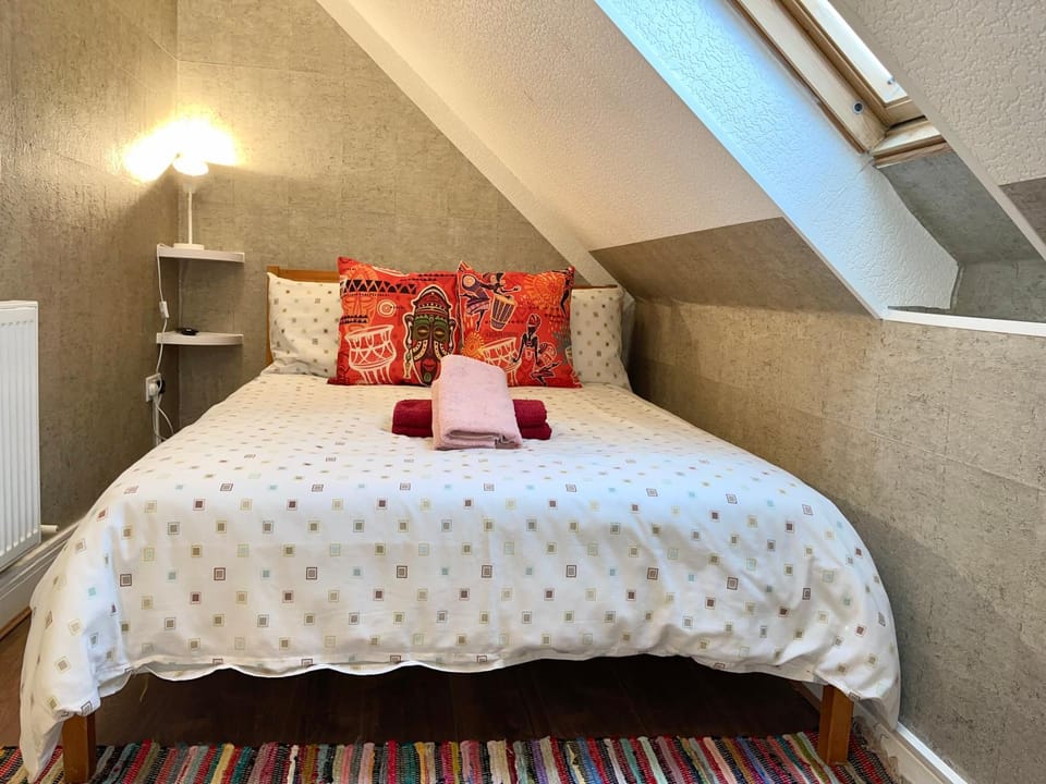 Crescent Loft Apartment - 1 bed Apartment in Ilford