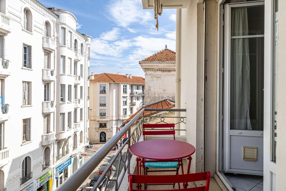 View (from property/room), Balcony/Terrace, City view