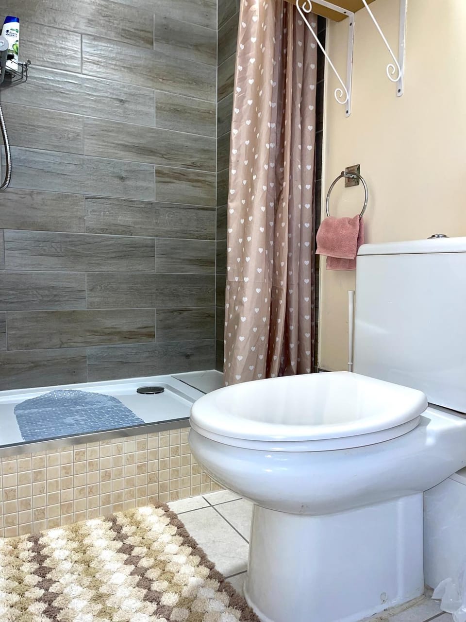 Penn Gardens Standard Room - 4 Apartment in Romford