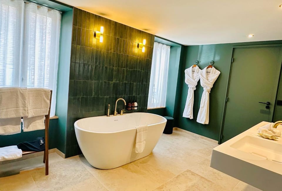 Bathroom, Bath, towels