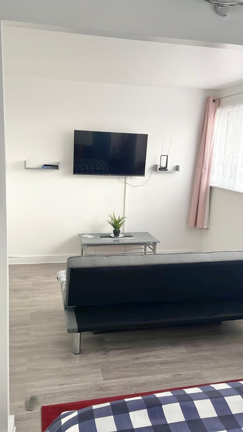 Penn Gardens 2 beds Apartment-2 Apartment in Romford