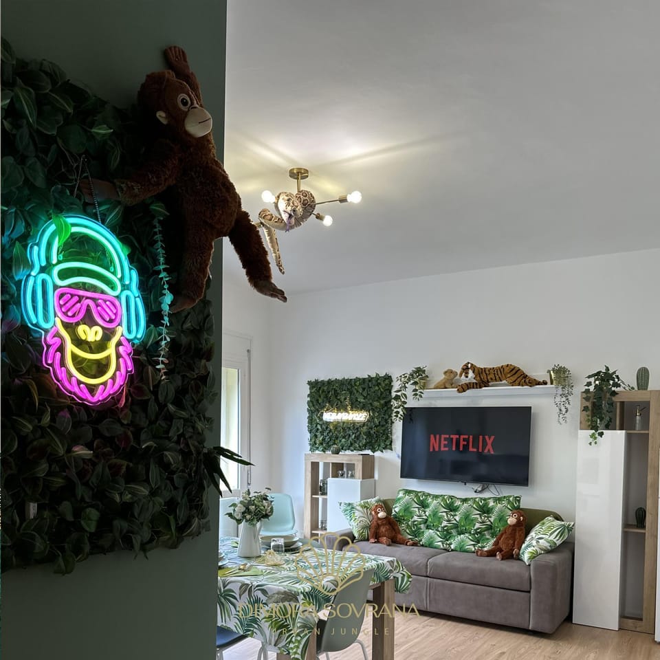 Living room, Decorative detail, Seating area