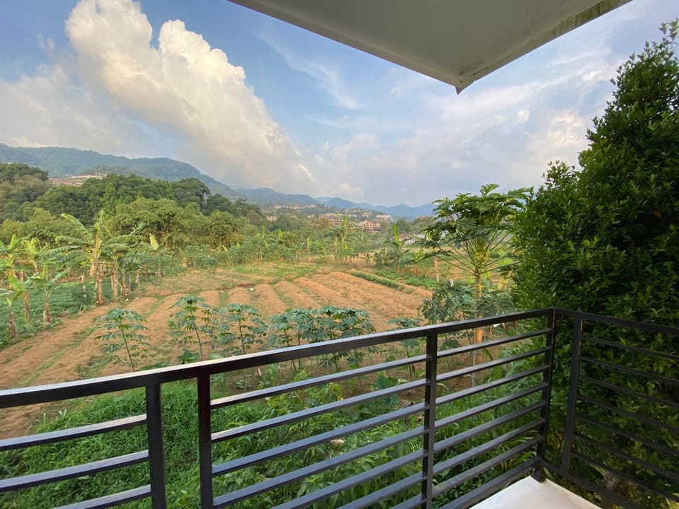 Kamar no 4 Country House in Cisarua