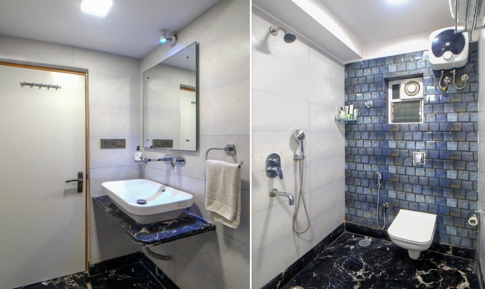 Shower, Toilet, Bathroom, towels