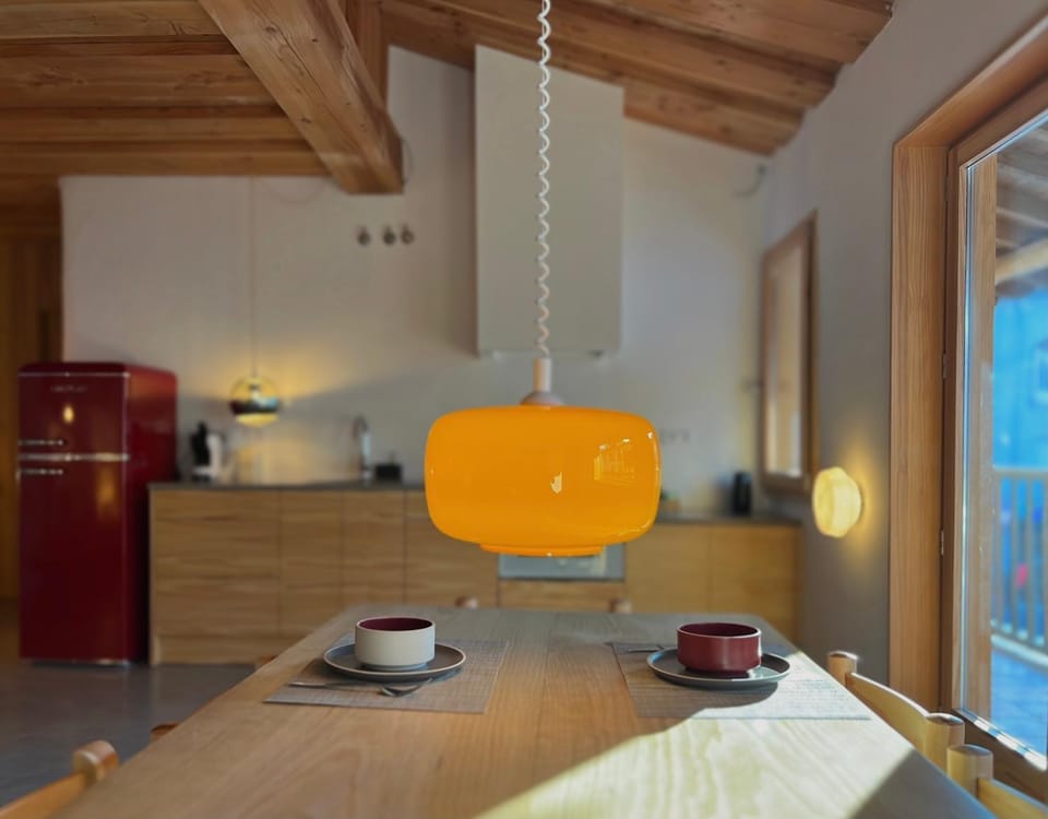Coffee/tea facilities, Kitchen or kitchenette, Seating area, Dining area, toaster
