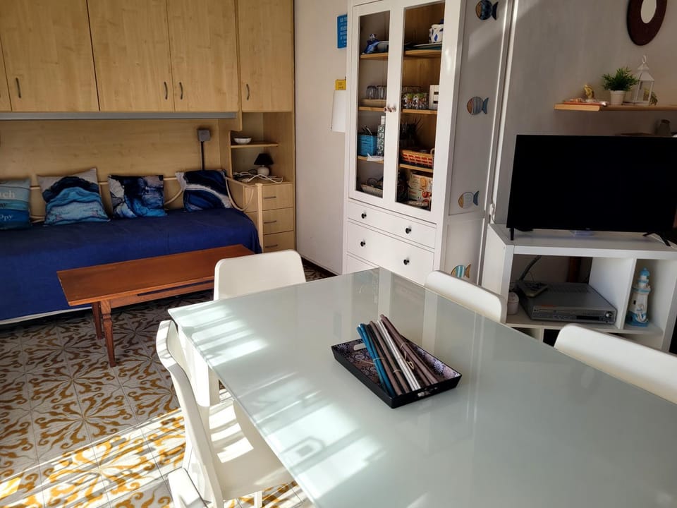 Photo of the whole room, Lunch