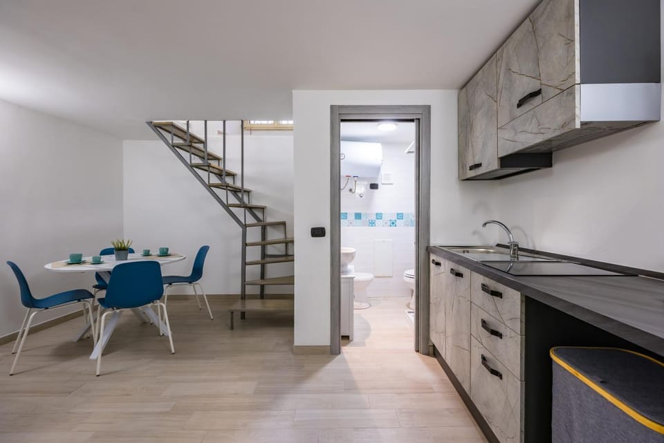 Kitchen or kitchenette, Dining area, stove