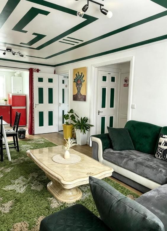 Westfield Gardens - 3 Bedroom Apartment Apartment in Ilford