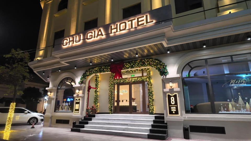 Property building, Facade/entrance, Night, Street view