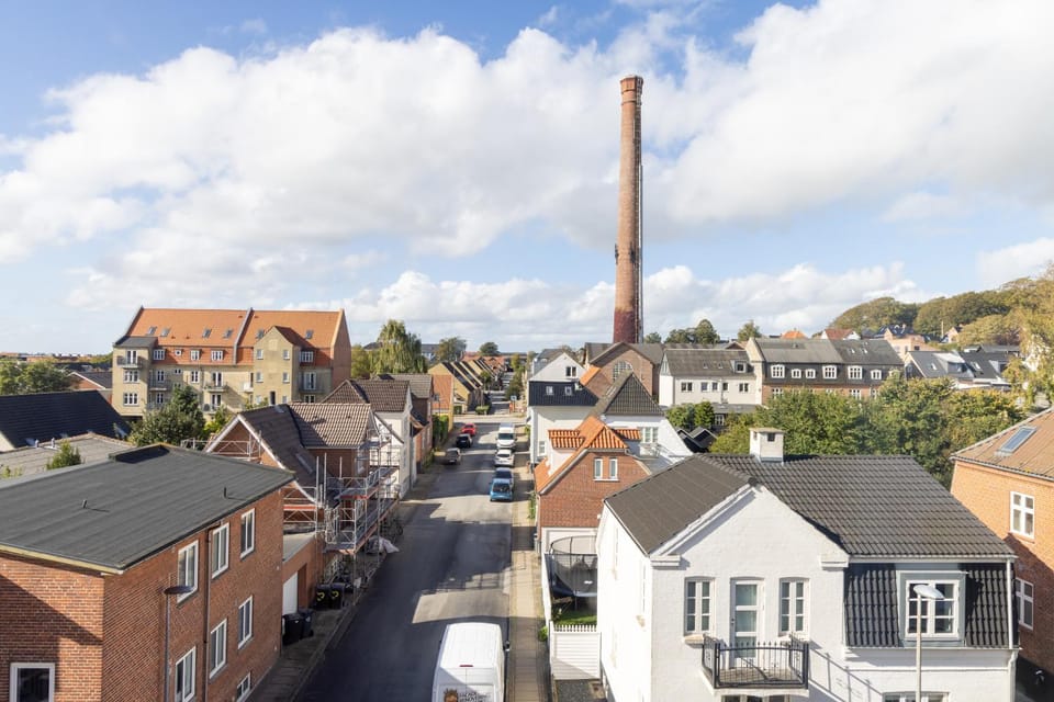 Neighbourhood, City view, Street view, Location