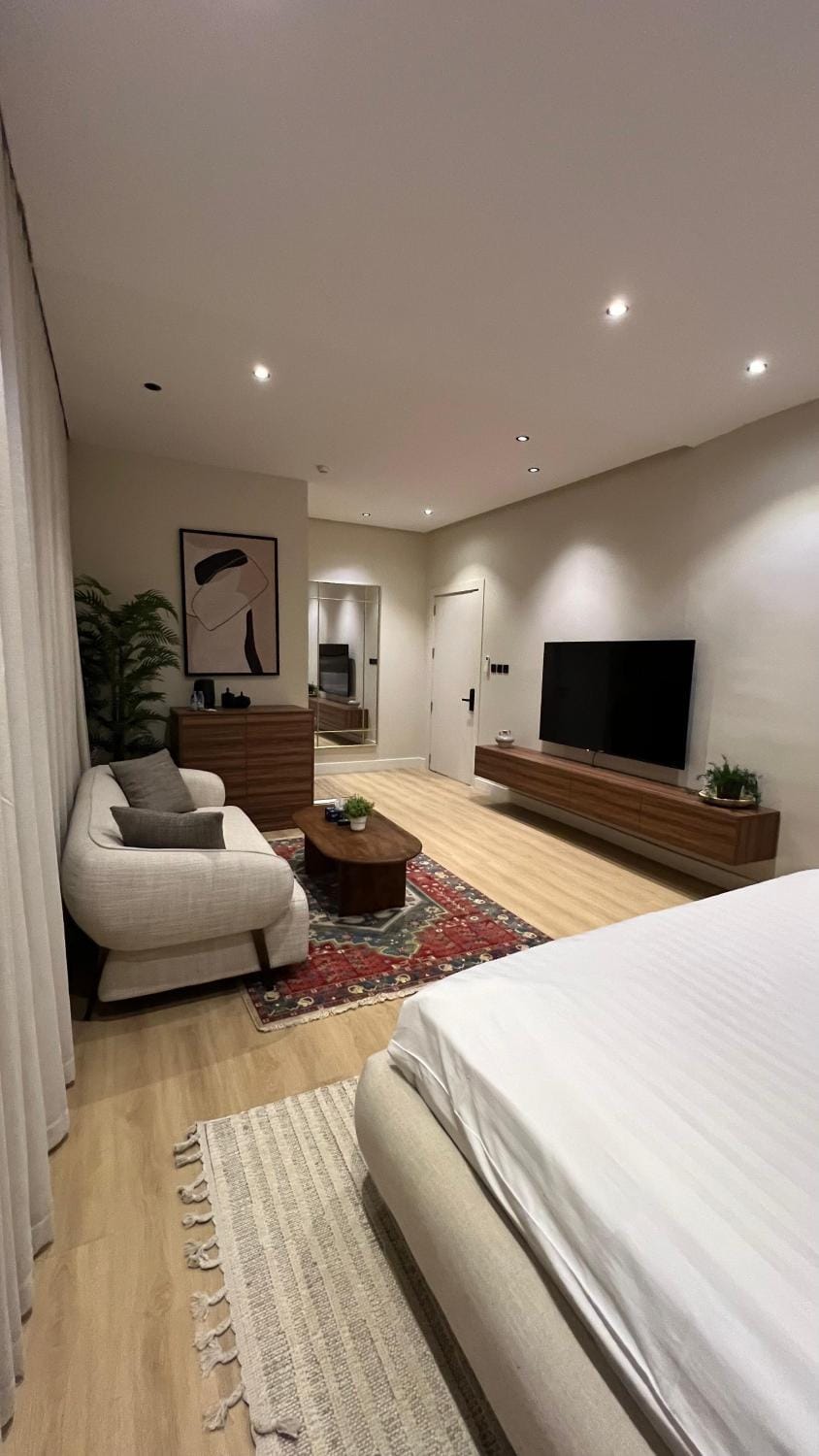 Bed, TV and multimedia, Living room, Photo of the whole room, Seating area