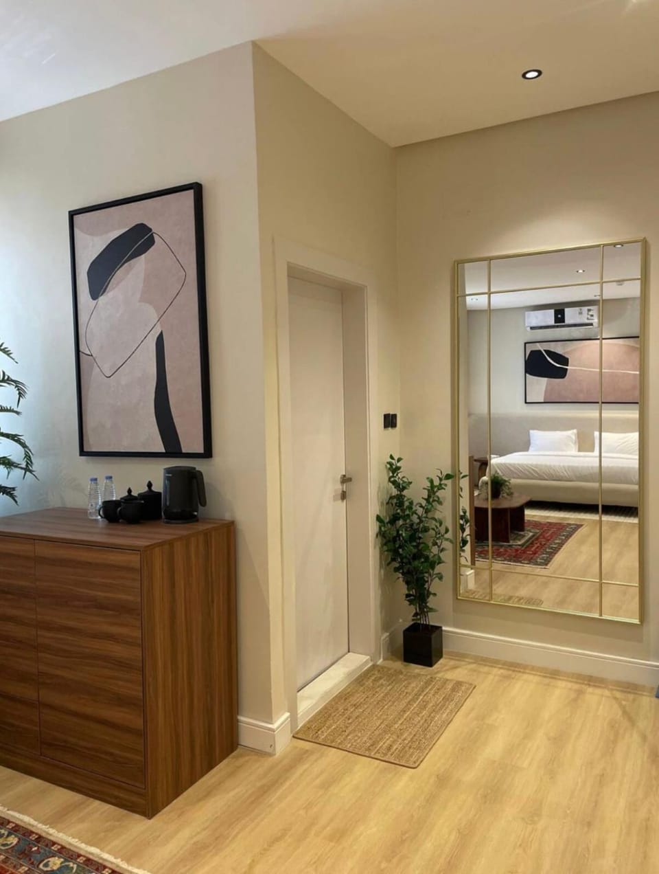 Photo of the whole room, minibar