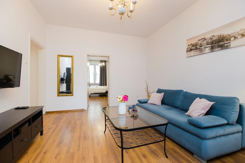 Bed, Living room, Seating area