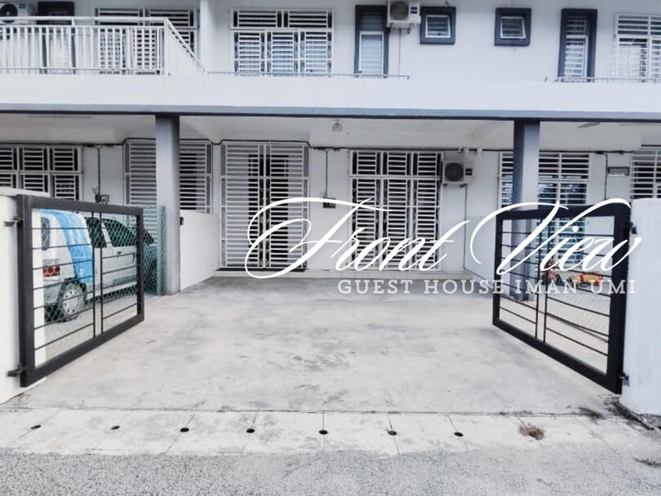 Guest House Iman Umi Bagan Serai Bed and Breakfast in Perak