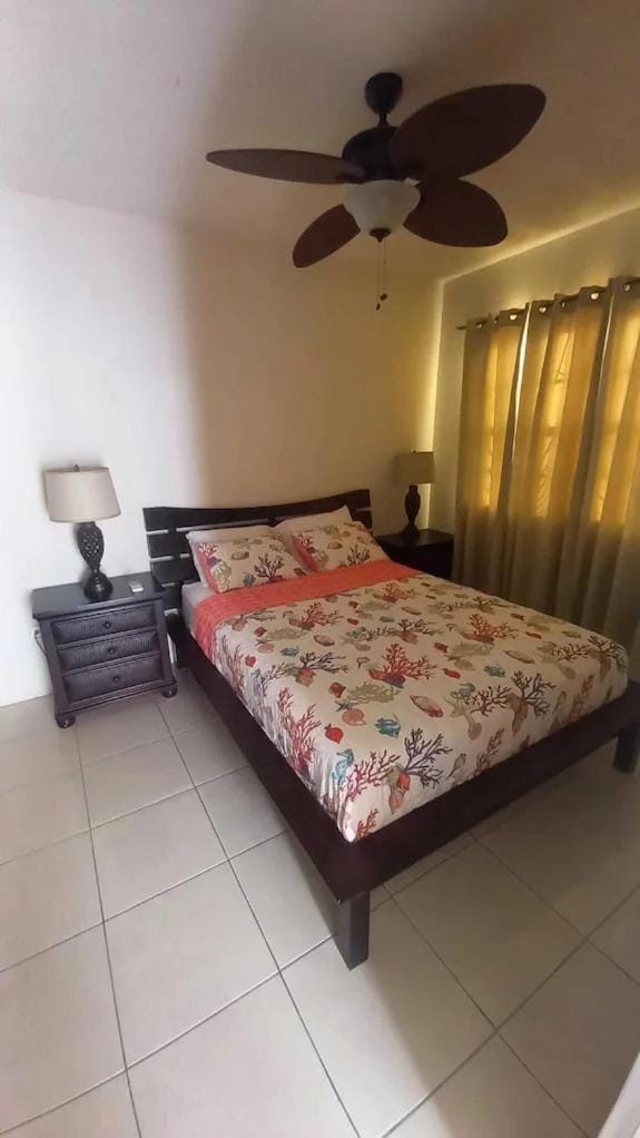 Cozy Suite, Wifi, Ac in Bedroom & 1 Minute Walk to West Coast Beach! Apartment in Saint James