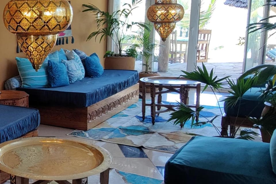 Villa Fleurdelys - Sleeps 24 - Pool - Cool Jacuzzi Villa in Tanzania