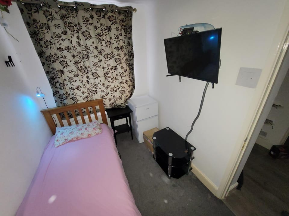 TV and multimedia, Photo of the whole room, Bedroom