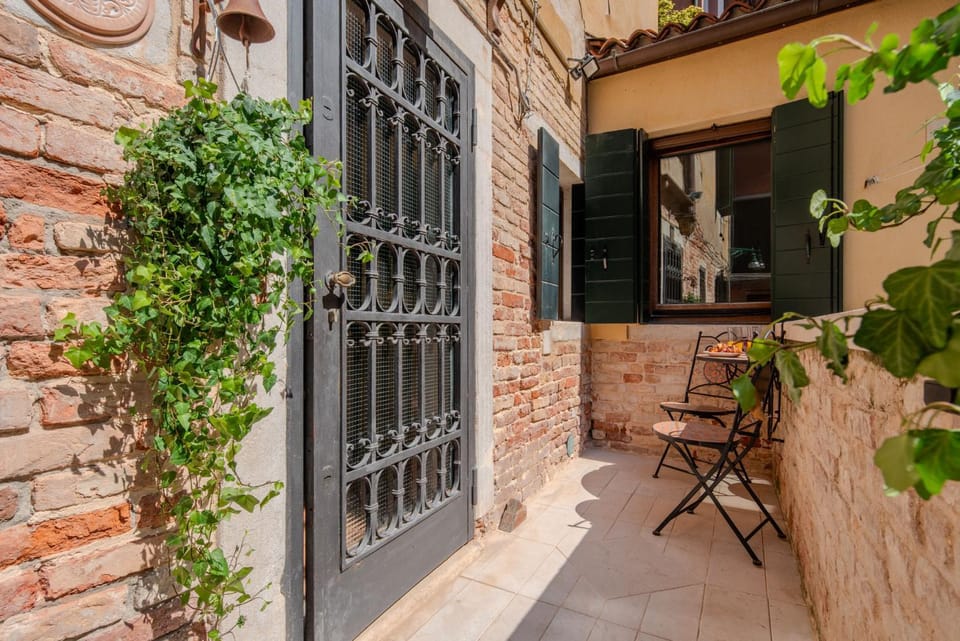 Patio, Balcony/Terrace