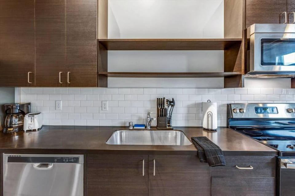 Brand New Condo Steps from Bremerton Ferry House in Bremerton