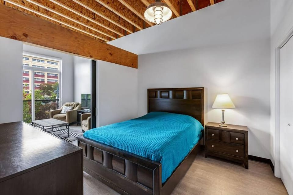 Brand New Condo Steps from Bremerton Ferry House in Bremerton