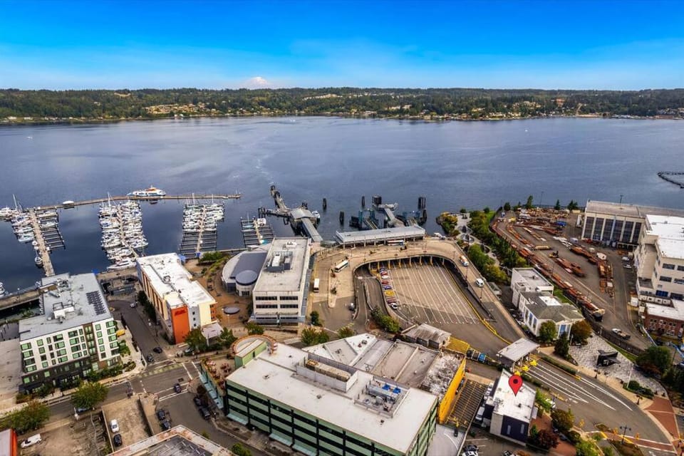 Brand New Condo Steps from Bremerton Ferry House in Bremerton
