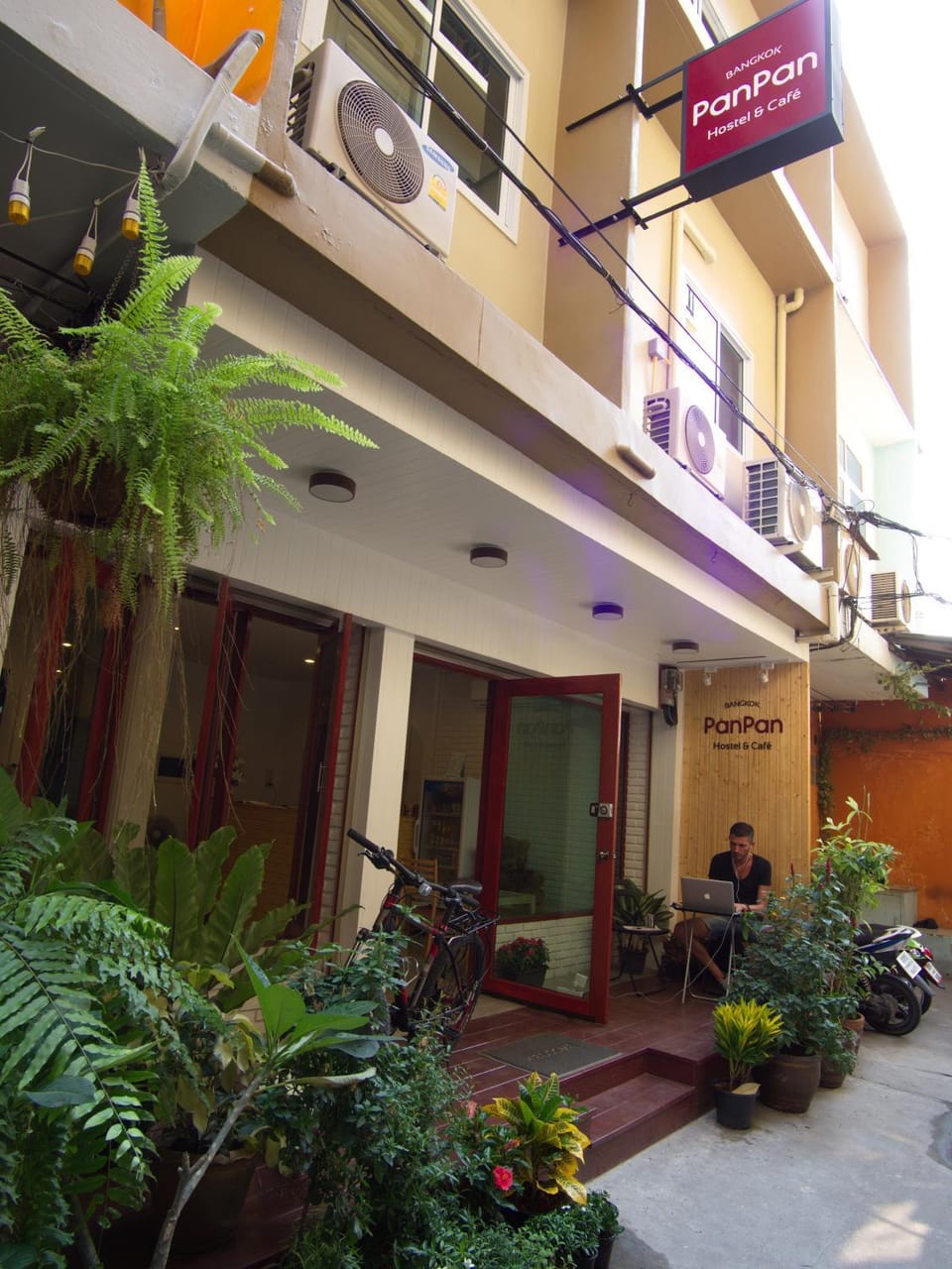 Facade/entrance