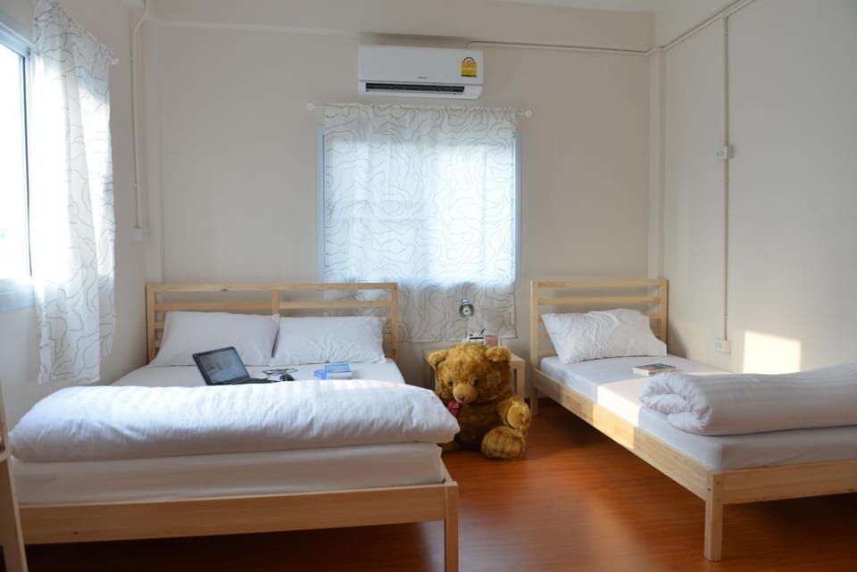 Bed, Bathroom, TV and multimedia, View (from property/room), Decorative detail, Bedroom