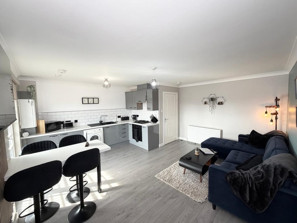 Kitchen or kitchenette, Living room, Seating area, Dining area, oven, pet friendly, stove