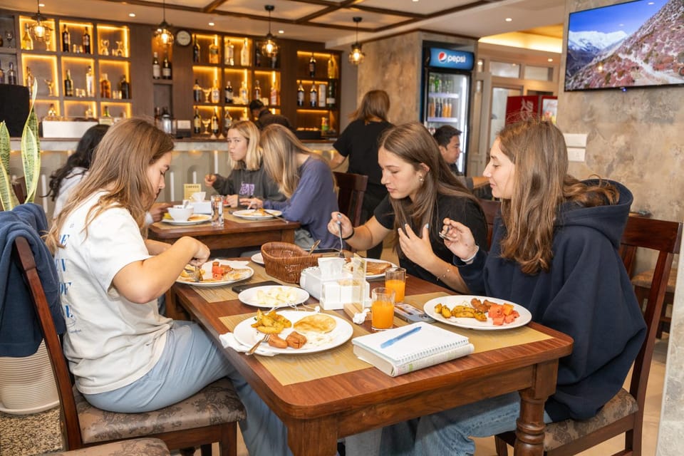 Restaurant/places to eat, Guests, Breakfast, Buffet breakfast