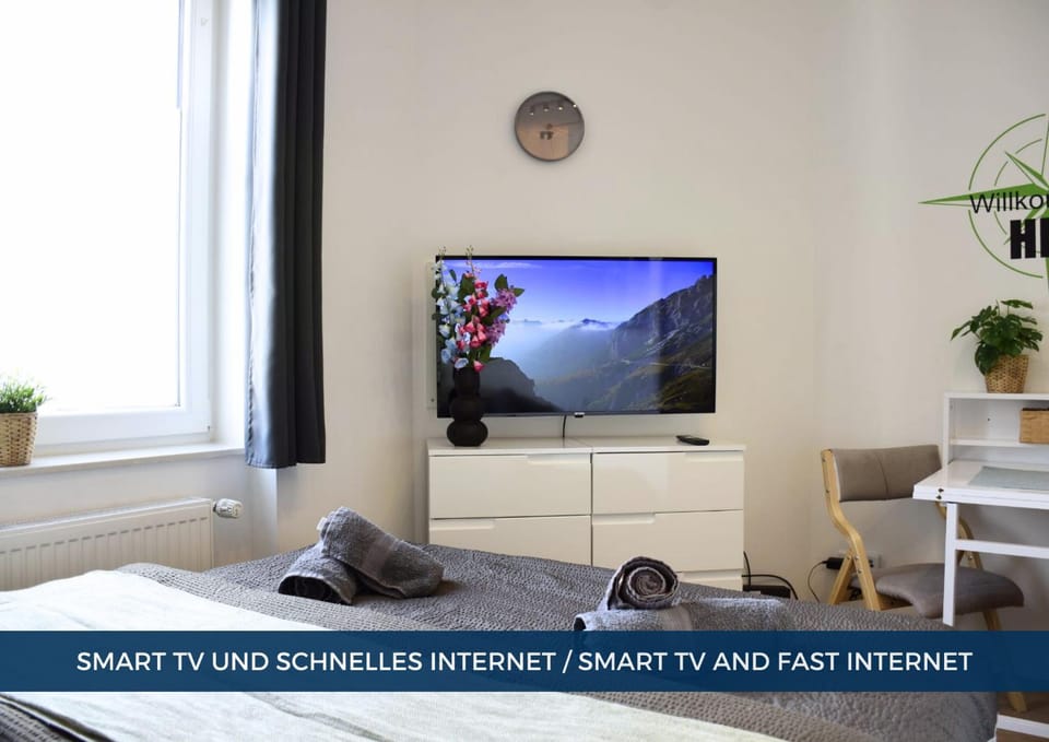 Bed, TV and multimedia, Bedroom