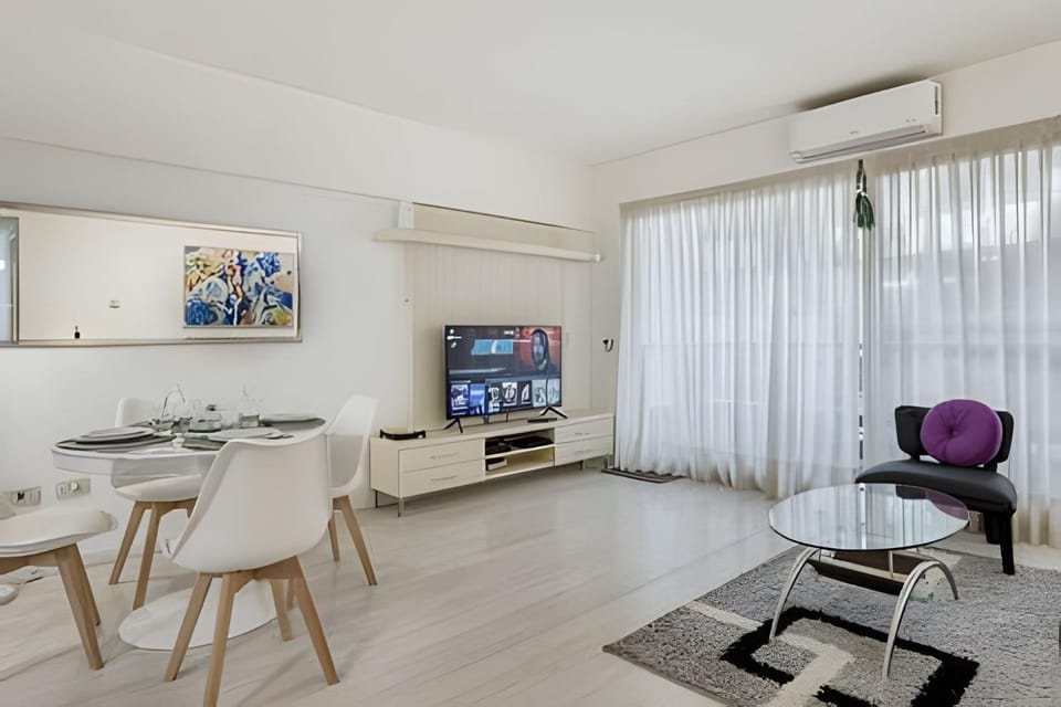 Stylish 1BR Balcony & Workspace Palermo Hollywood Apartment in Buenos Aires