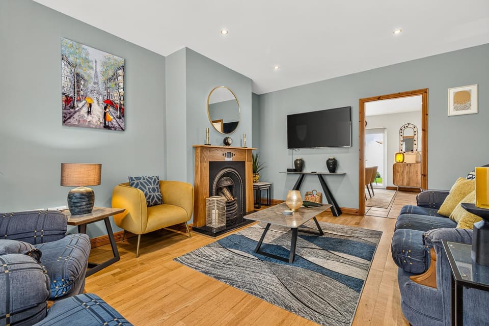 Communal lounge/ TV room, Living room