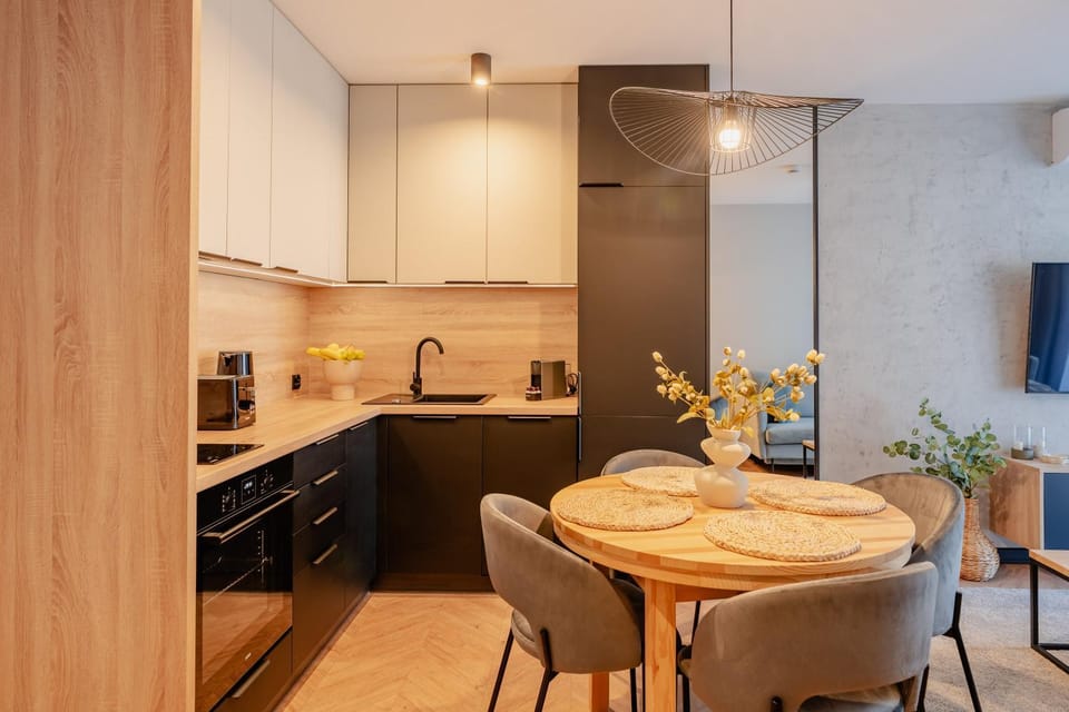 Kitchen or kitchenette, Dining area, stove