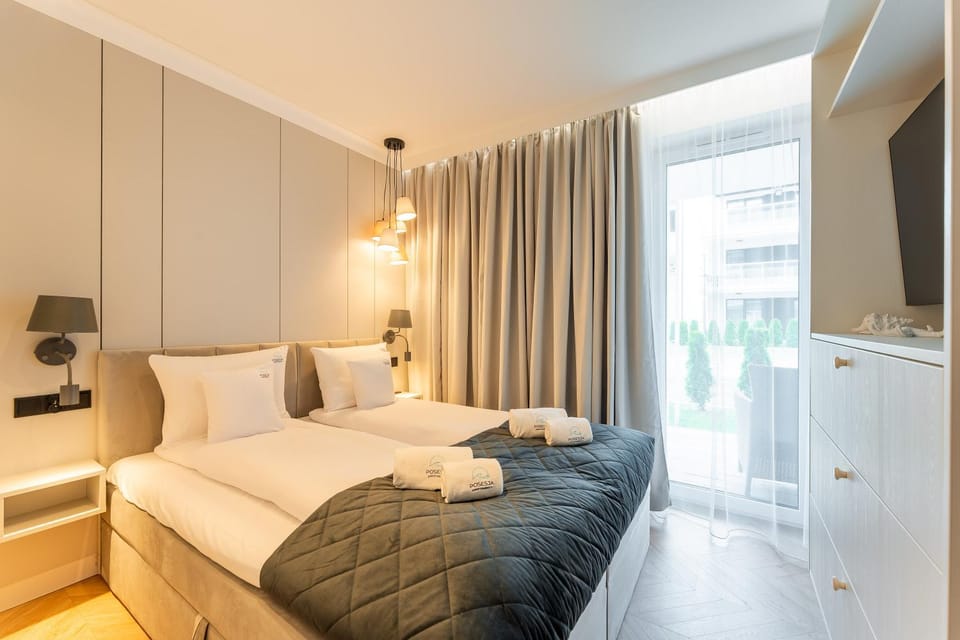 Bed, TV and multimedia, Photo of the whole room, Bedroom, wardrobe