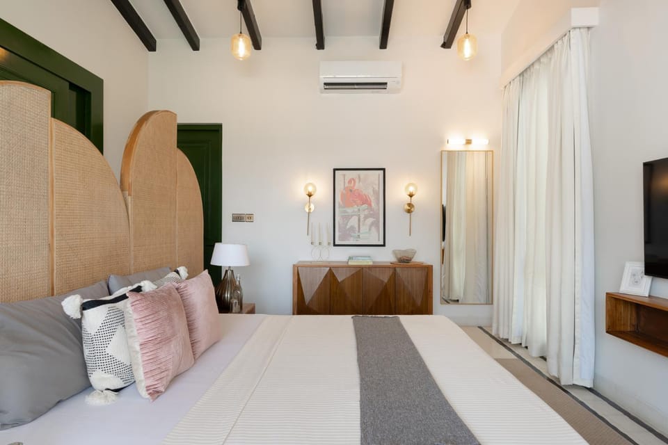 Bed, Photo of the whole room, Bedroom