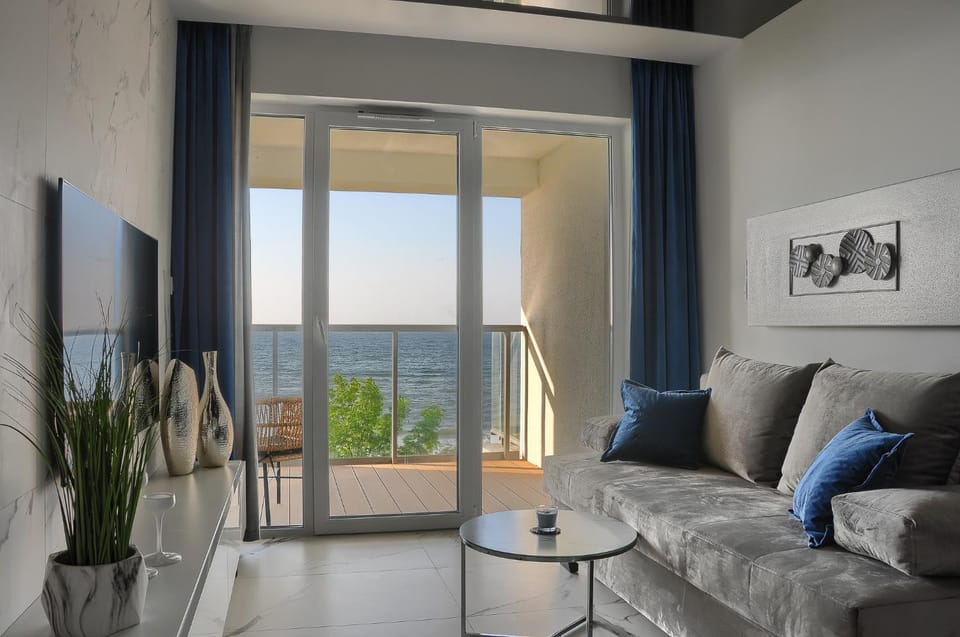 Natural landscape, TV and multimedia, View (from property/room), Balcony/Terrace, Living room, Seating area, Sea view