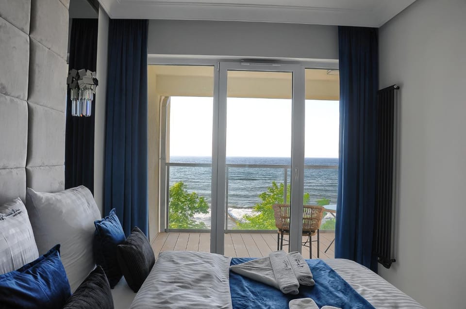 Bed, Natural landscape, View (from property/room), Balcony/Terrace, Photo of the whole room, Bedroom, Sea view