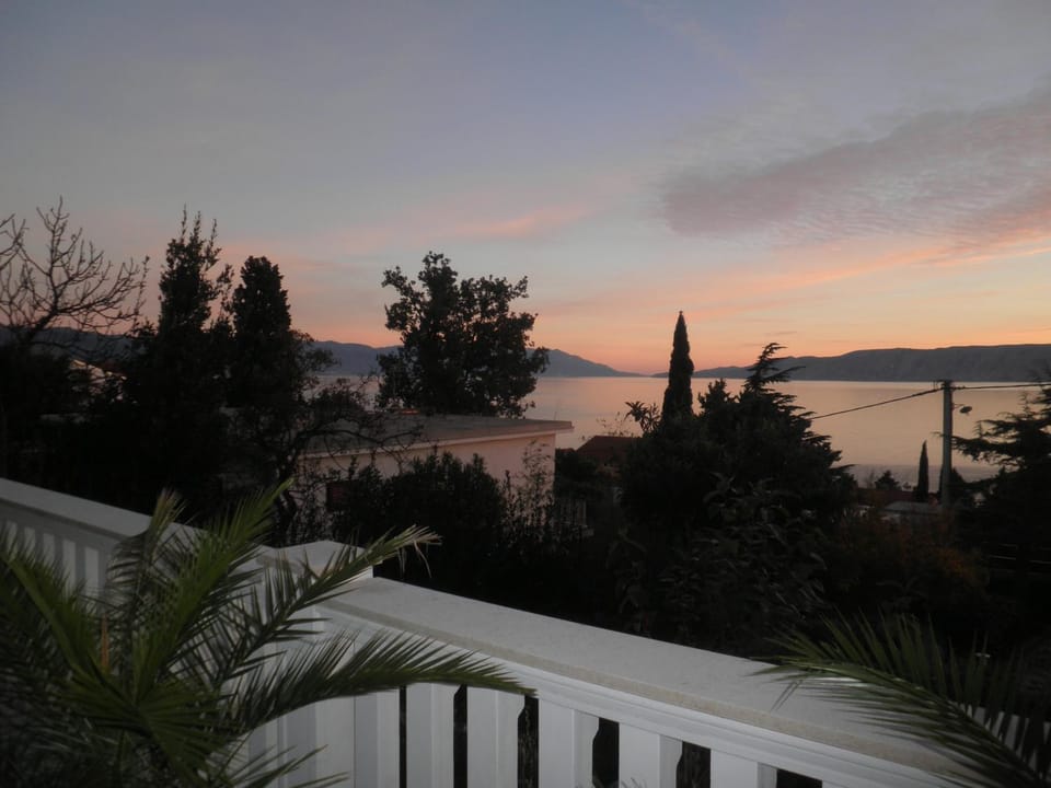 Day, Neighbourhood, Natural landscape, Balcony/Terrace, Garden view, Sea view, Sunset