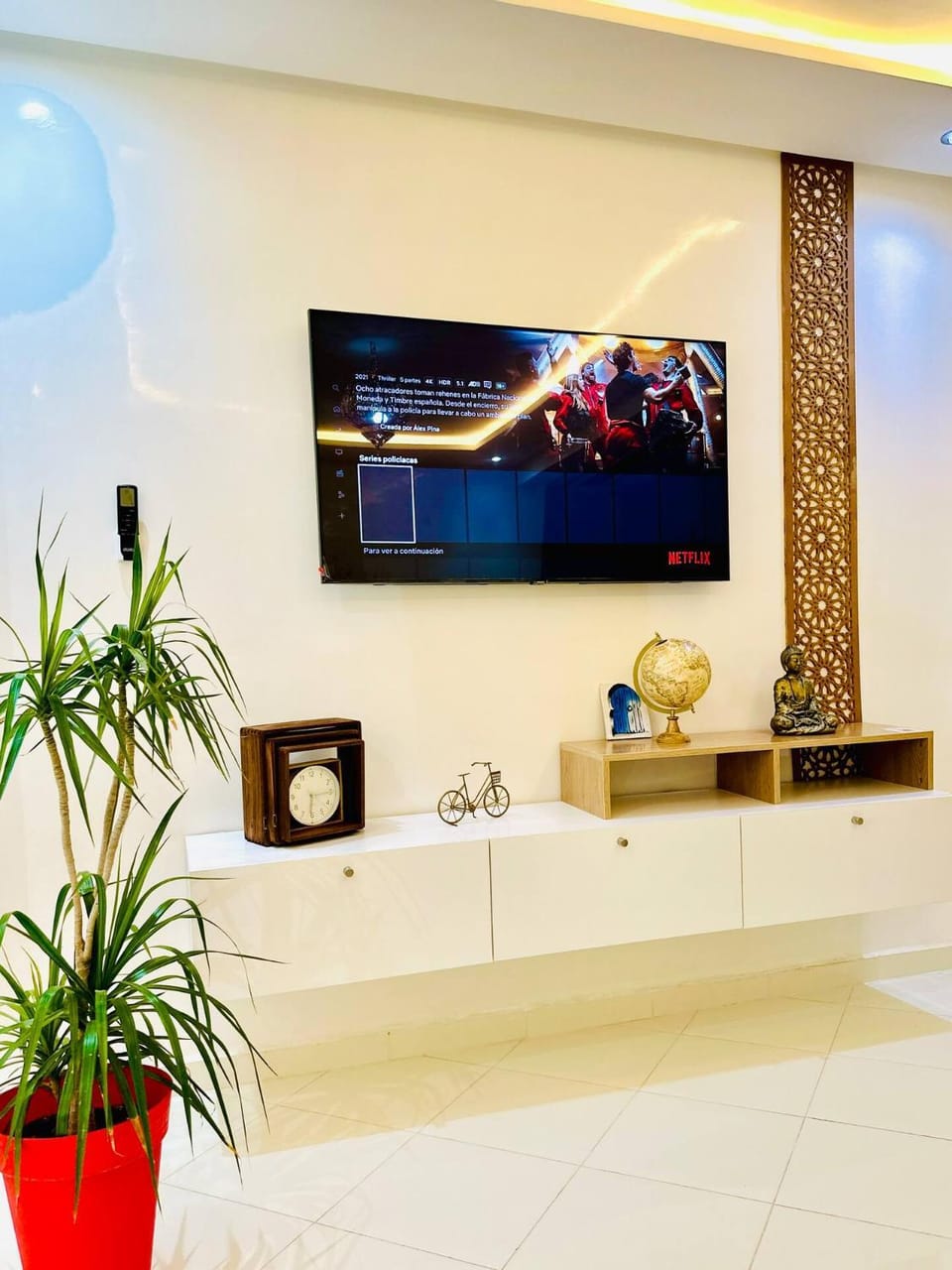 Communal lounge/ TV room, TV and multimedia, Living room, Evening entertainment