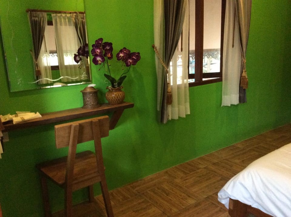 Himawari Restaurant & Cottage Resort in Laos