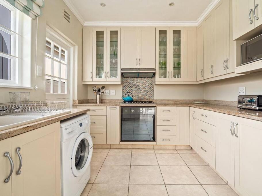 Kitchen or kitchenette, dishwasher, oven, stove, toaster, washing machine