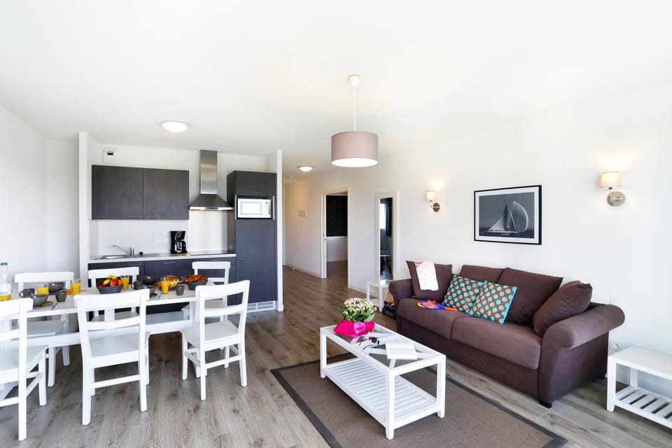 Kitchen or kitchenette, Living room, Dining area