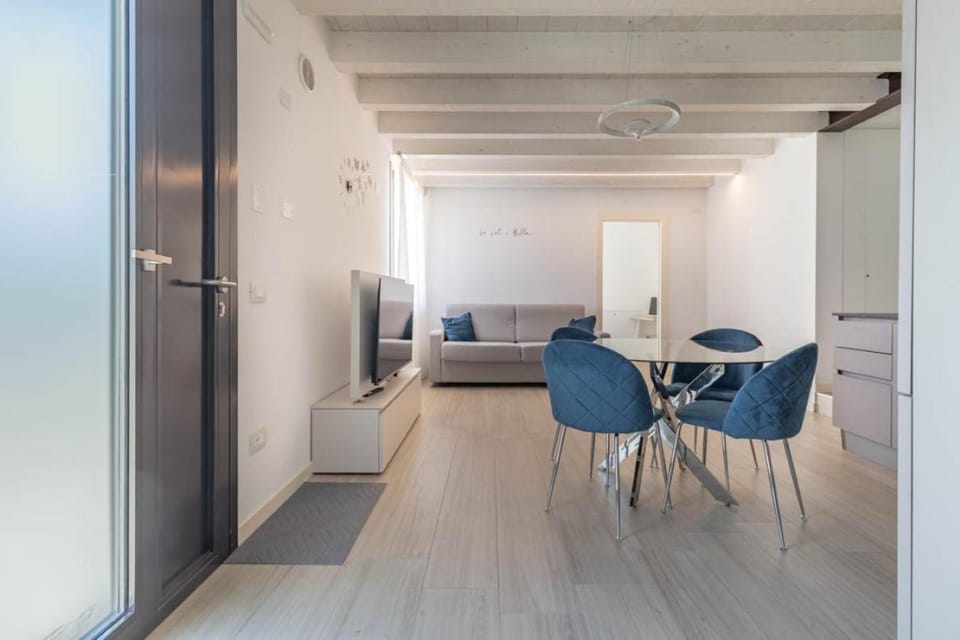 Bed, Kitchen or kitchenette, Living room, Photo of the whole room, Seating area, Dining area, Bedroom, wardrobe
