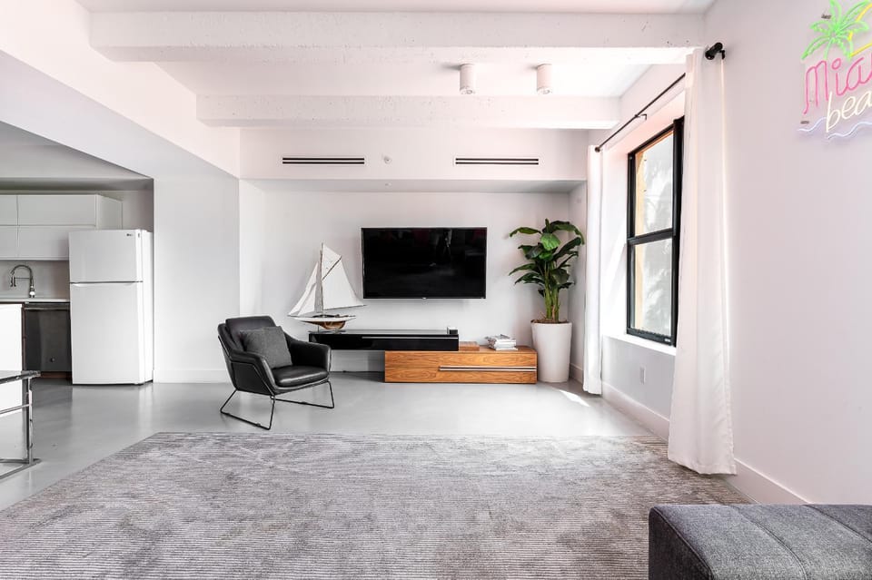 TV and multimedia, Kitchen or kitchenette, Living room, Evening entertainment