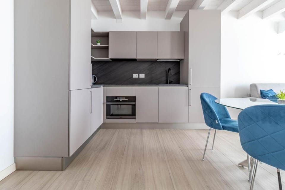 Kitchen or kitchenette, Dining area, dishwasher, minibar, oven, stove, toaster